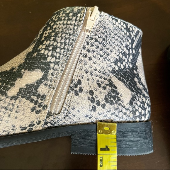 Time And Tru Boots Ankle Bootie Size 7 Slip On Zip Memory Foam Snakeskin Print - Picture 11 of 11